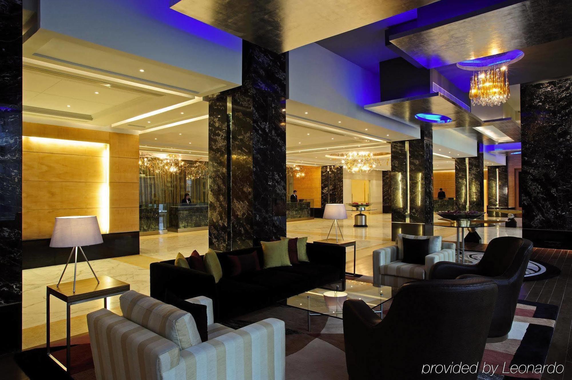 Taj Club House Hotel Madrás Interior foto